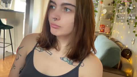 Snapshot of dorfmatratze_ chatting on March 7, 2025, 6:46 am Alice online show from March 7, 2025, 6:46 am