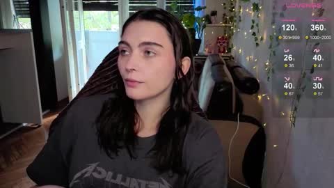 Snapshot of dorfmatratze_ chatting on September 28, 2025, 7:36 am Alice online show from September 28, 2025, 7:36 am