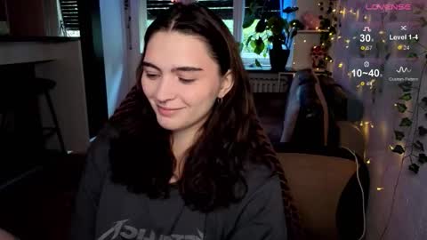 Snapshot of dorfmatratze_ chatting on October 3, 2025, 9:28 am Alice online show from October 3, 2025, 9:28 am