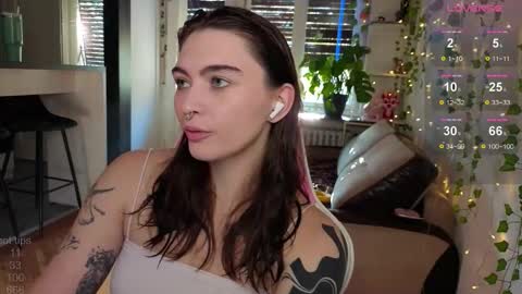 Snapshot of dorfmatratze_ chatting on November 1, 2025, 6:59 am Alice online show from November 1, 2025, 6:59 am