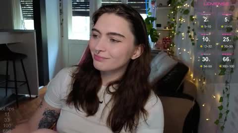 Snapshot of dorfmatratze_ chatting on November 4, 2025, 6:56 am Alice online show from November 4, 2025, 6:56 am