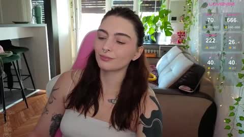 Snapshot of dorfmatratze_ chatting on November 6, 2025, 9:32 am Alice online show from November 6, 2025, 9:32 am