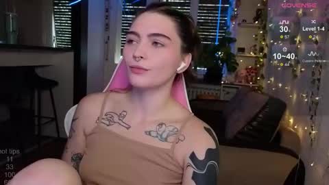 Snapshot of dorfmatratze_ chatting on November 8, 2025, 7:41 am Alice online show from November 8, 2025, 7:41 am