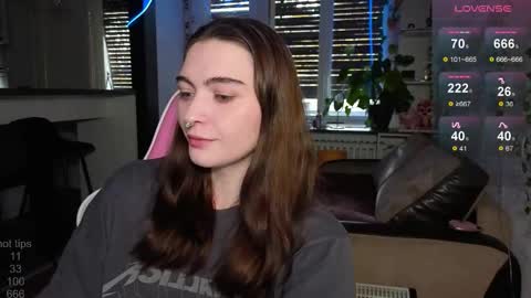 Snapshot of dorfmatratze_ chatting on November 20, 2025, 6:57 am Alice online show from November 20, 2025, 6:57 am