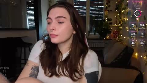 Snapshot of dorfmatratze_ chatting on November 27, 2025, 8:16 am Alice online show from November 27, 2025, 8:16 am