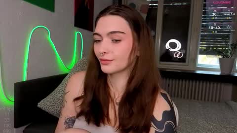 Snapshot of dorfmatratze_ chatting on December 4, 2025, 8:01 am Alice online show from December 4, 2025, 8:01 am