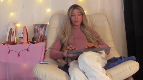 Nicolle online show from December 13, 2024, 1:04 am