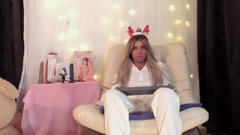 Nicolle online show from December 22, 2024, 3:00 am