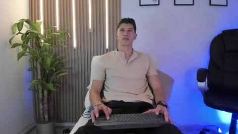 dorian_mystery online show from February 3, 2026, 4:43 am