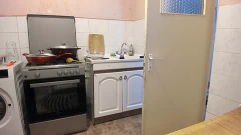 menu  below online show from December 14, 2024, 7:25 pm