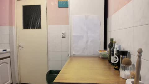 menu  below online show from December 24, 2024, 9:33 pm