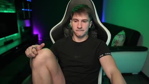 Dorian Reyes online show from February 4, 2025, 12:40 am