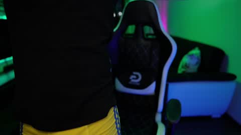 Dorian Reyes online show from February 7, 2025, 1:15 am