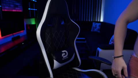 Dorian Reyes online show from February 7, 2025, 11:24 pm