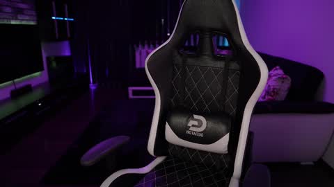 Dorian Reyes online show from February 25, 2025, 10:18 pm