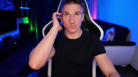 Dorian Reyes online show from September 28, 2025, 10:15 pm