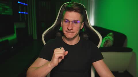 Dorian Reyes online show from November 15, 2025, 12:52 am