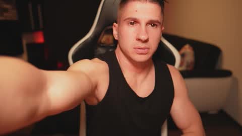 Dorian Reyes online show from November 19, 2025, 12:54 am