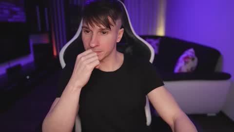 Dorian Reyes online show from December 14, 2025, 11:20 pm