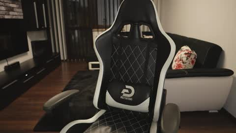 Dorian Reyes online show from April 5, 2026, 1:36 am