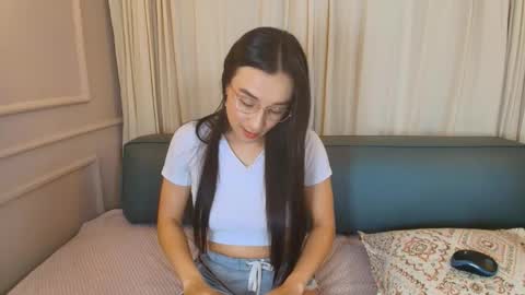 dorothy_valerisse online show from March 5, 2026, 10:33 am