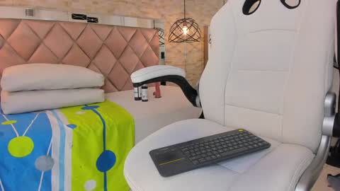  DOROTHY online show from January 14, 2025, 6:34 am