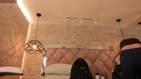  DOROTHY online show from February 10, 2025, 3:35 am