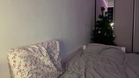 MOLLYYYY dont forget to give me a thumb up online show from December 22, 2024, 2:06 am