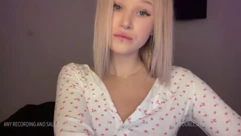 MOLLYYYY dont forget to give me a thumb up online show from January 19, 2025, 7:04 pm