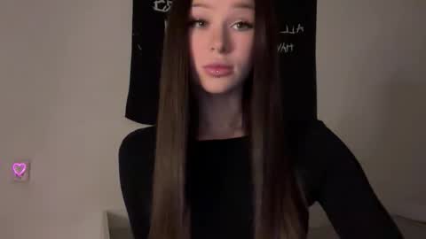 MOLLYYYY dont forget to give me a thumb up online show from October 9, 2025, 12:58 pm