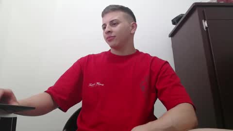 draco_boy2000 online show from October 6, 2025, 9:23 pm