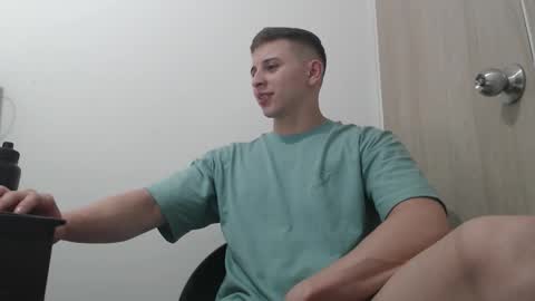 draco_boy2000 online show from October 31, 2025, 9:38 pm