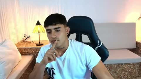 Snapshot of drakee_wolf chatting on June 8, 2026, 7:47 pm Drake online show from June 8, 2026, 7:47 pm