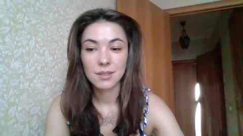 dream_petal_ online show from April 6, 2026, 12:06 pm