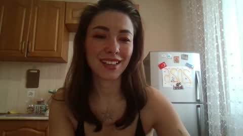 dream_petal_ online show from April 25, 2026, 9:23 am