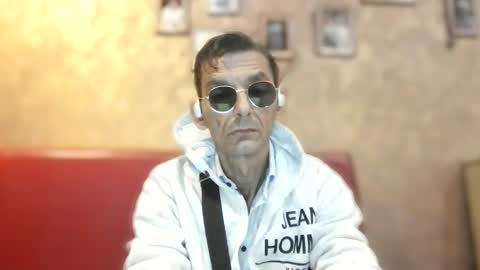 Snapshot of dreambob chatting on September 28, 2025, 8:03 pm Dreambob online show from September 28, 2025, 8:03 pm