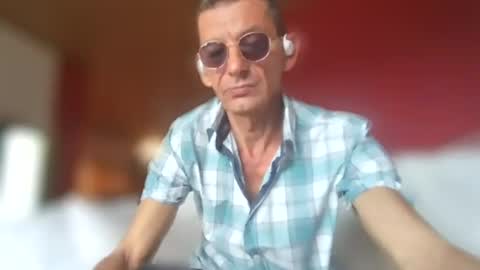 Snapshot of dreambob chatting on July 9, 2026, 8:07 am Dreambob online show from July 9, 2026, 8:07 am