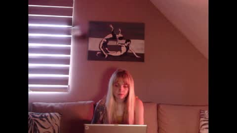 A girl online show from January 31, 2025, 8:11 am