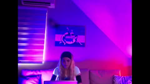 A girl online show from February 26, 2025, 7:53 am