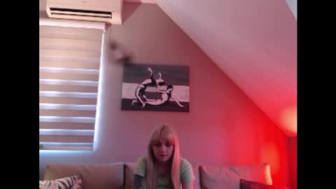 A girl online show from March 3, 2025, 8:05 am