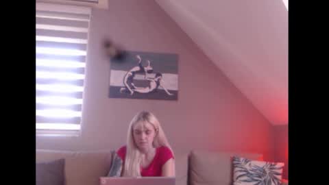 A girl online show from September 12, 2025, 7:19 am