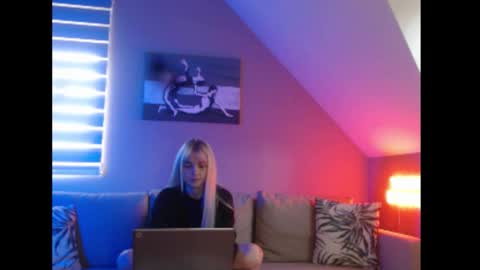 A girl online show from September 29, 2025, 7:24 am