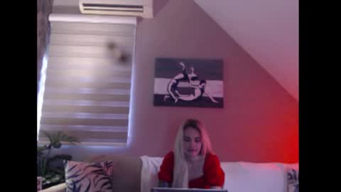 A girl online show from December 4, 2025, 8:23 am