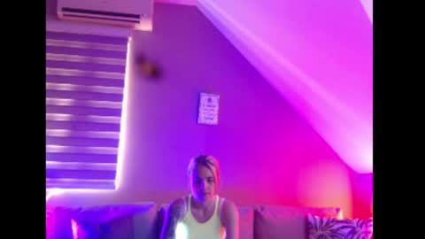 Snapshot of dreamcatcherfantasy chatting on May 26, 2026, 7:15 am A girl online show from May 26, 2026, 7:15 am