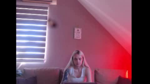 Snapshot of dreamcatcherfantasy chatting on May 28, 2026, 7:27 am A girl online show from May 28, 2026, 7:27 am