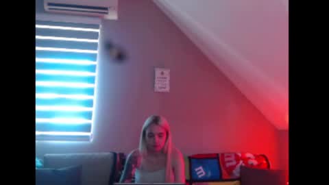 Snapshot of dreamcatcherfantasy chatting on May 29, 2026, 7:28 am A girl online show from May 29, 2026, 7:28 am