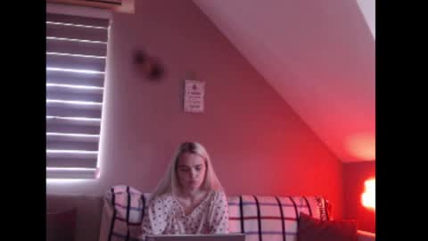 Snapshot of dreamcatcherfantasy chatting on June 10, 2026, 7:29 am A girl online show from June 10, 2026, 7:29 am
