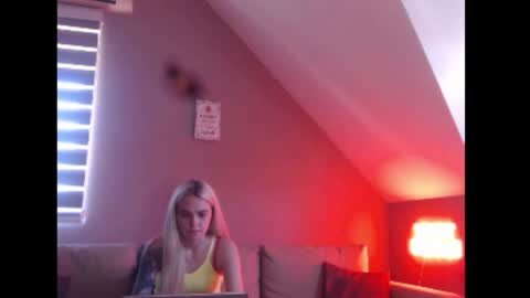 Snapshot of dreamcatcherfantasy chatting on June 12, 2026, 8:02 am A girl online show from June 12, 2026, 8:02 am