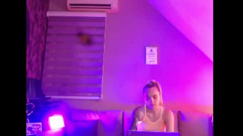 Snapshot of dreamcatcherfantasy chatting on June 24, 2026, 7:29 am A girl online show from June 24, 2026, 7:29 am