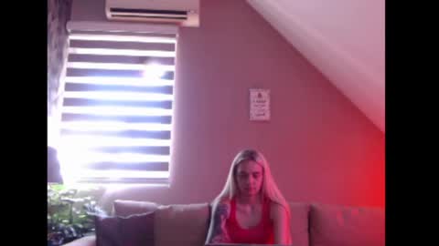 Snapshot of dreamcatcherfantasy chatting on June 26, 2026, 7:24 am A girl online show from June 26, 2026, 7:24 am